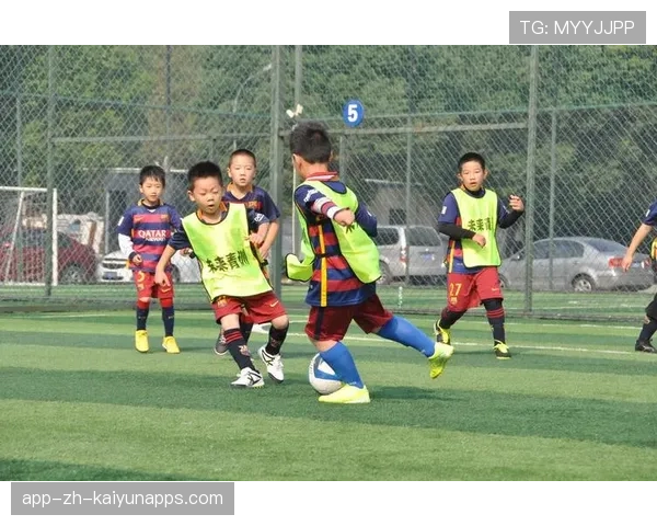 俱乐部制定青少年运动员赛季成长目标，青少年运动员培养的社会制度